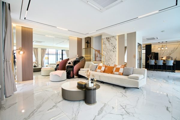 Landed in Sixth Avenue by Tony Poh and Cathryn Ling