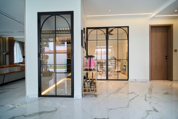 Landed in Sixth Avenue by Tony Poh and Cathryn Ling